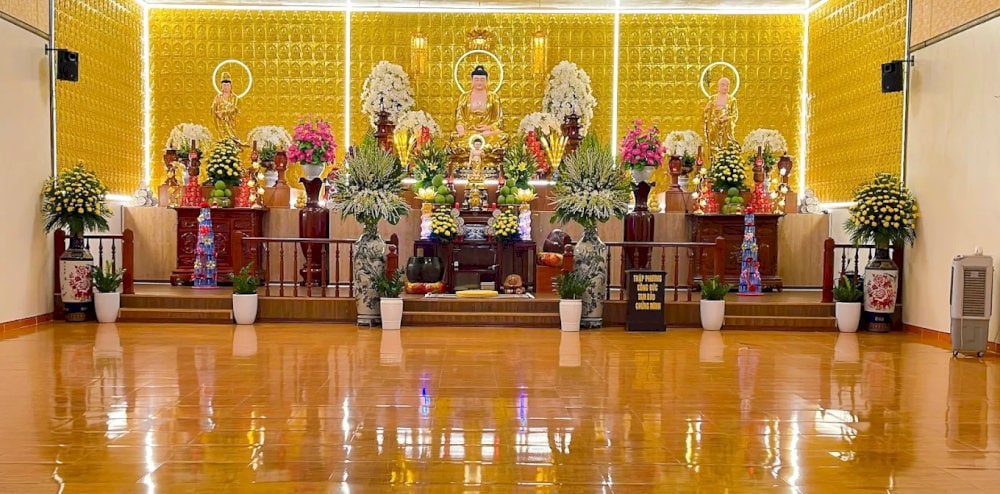 Bên trong giảng đường chùa Cây Thị 